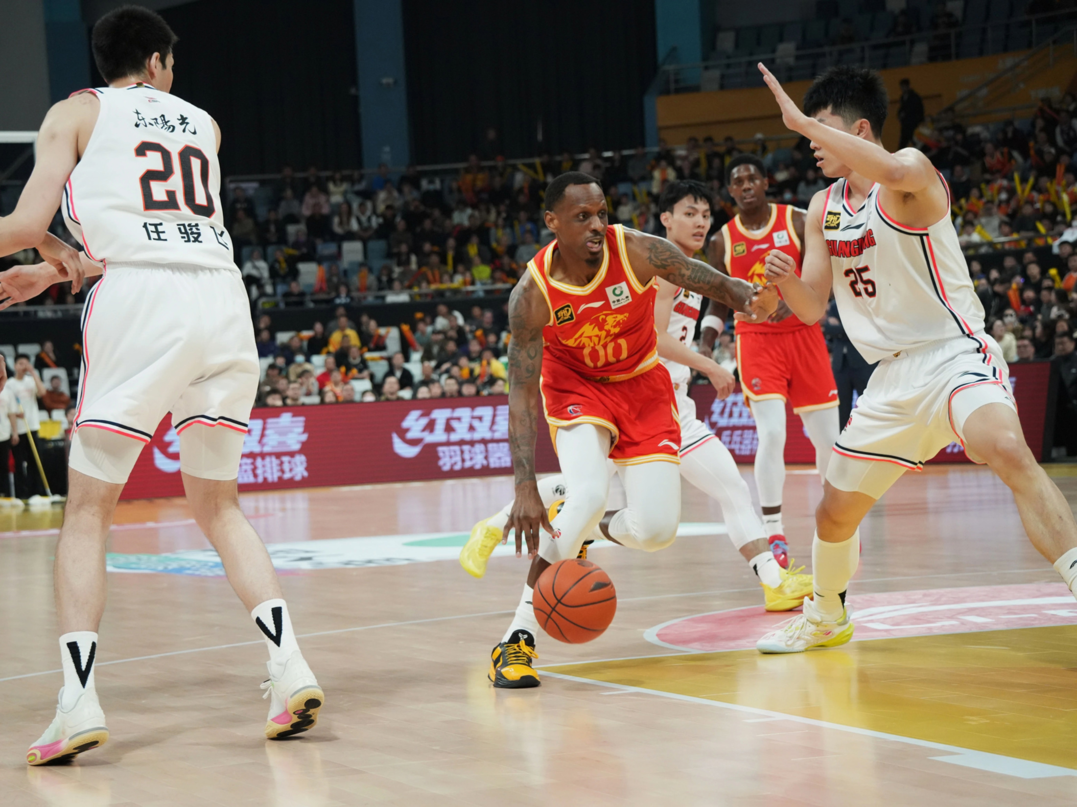 战队实力抢夺冠军,球场激战展望无限的简单介绍 战队实力抢夺冠军,球场激战展望无限的简单介绍