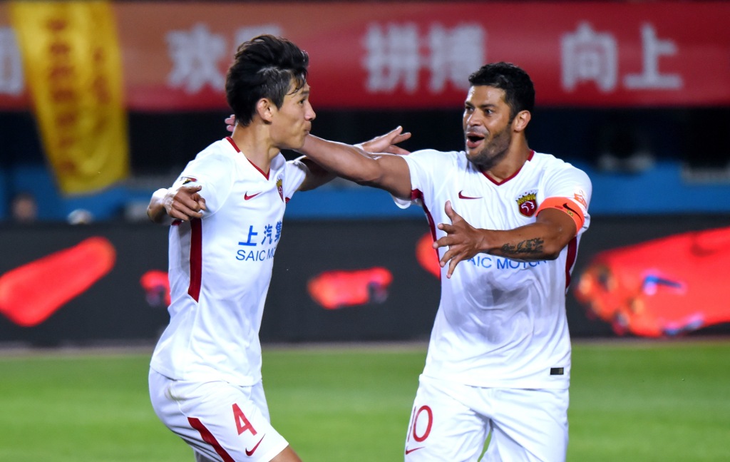 上港将在重要比赛中迎战恒大，胜者赢得荣耀