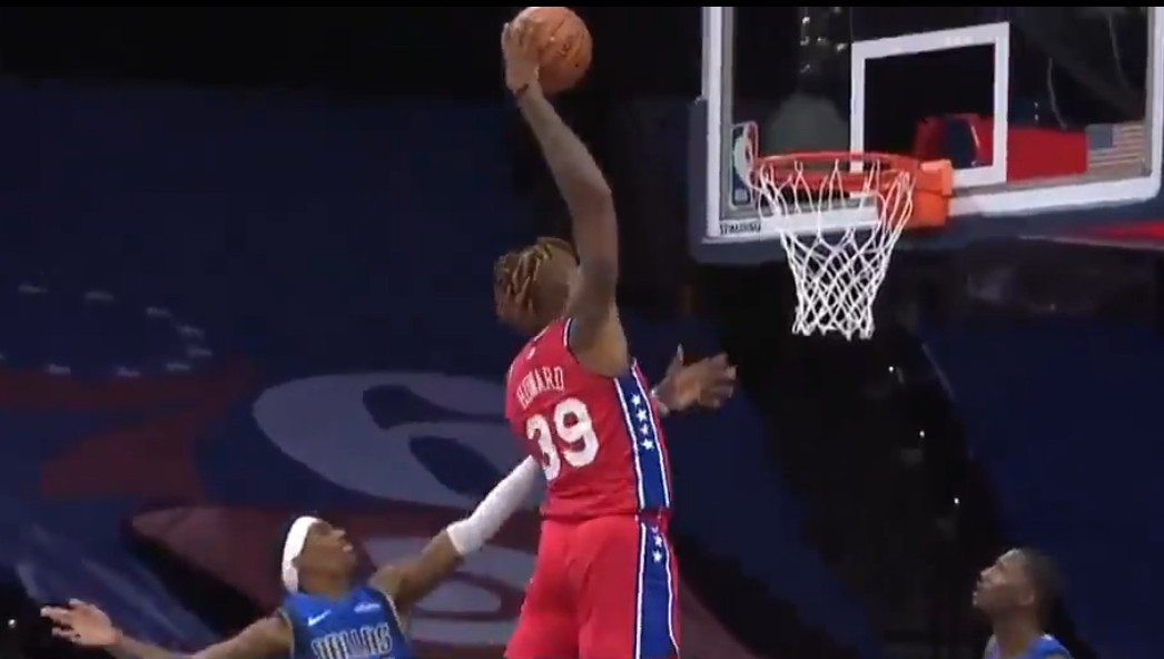 包含独行侠不敌独步危狼，霍华德20+10的词条