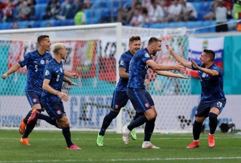 九游娱乐-斯洛伐克队实力击败对手，晋级到强