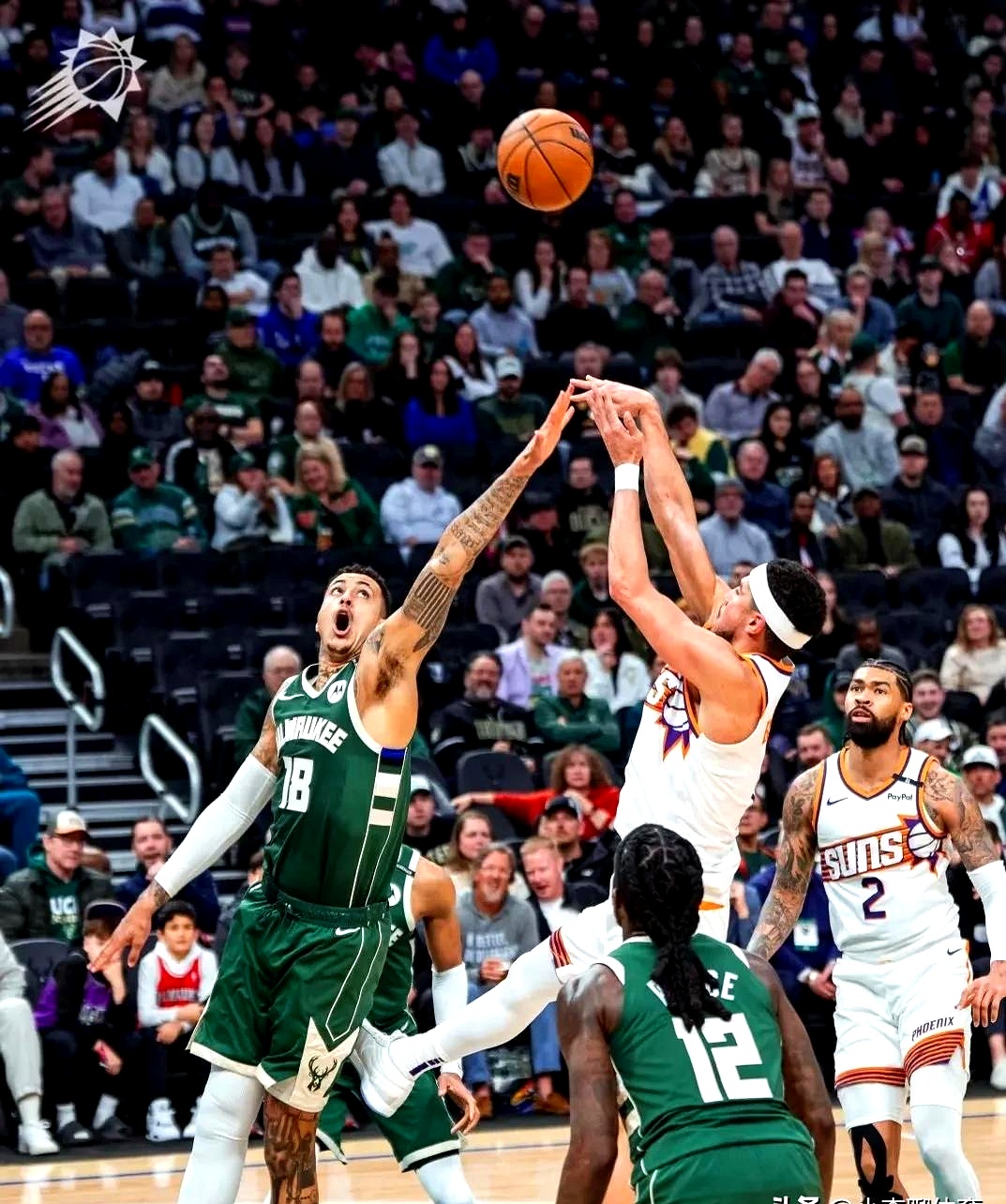 雄鹿完胜鹈鹕，布克刷新纪录