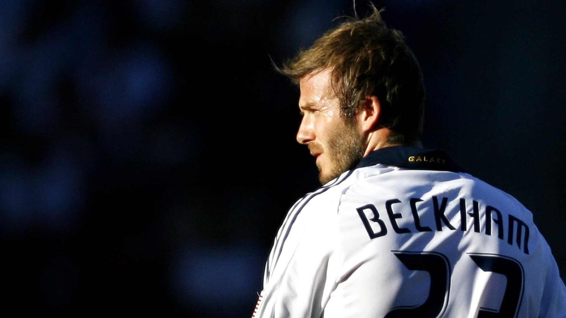 赛道与绿茵的共振，黄喜灿关键得分背后的竞技哲学