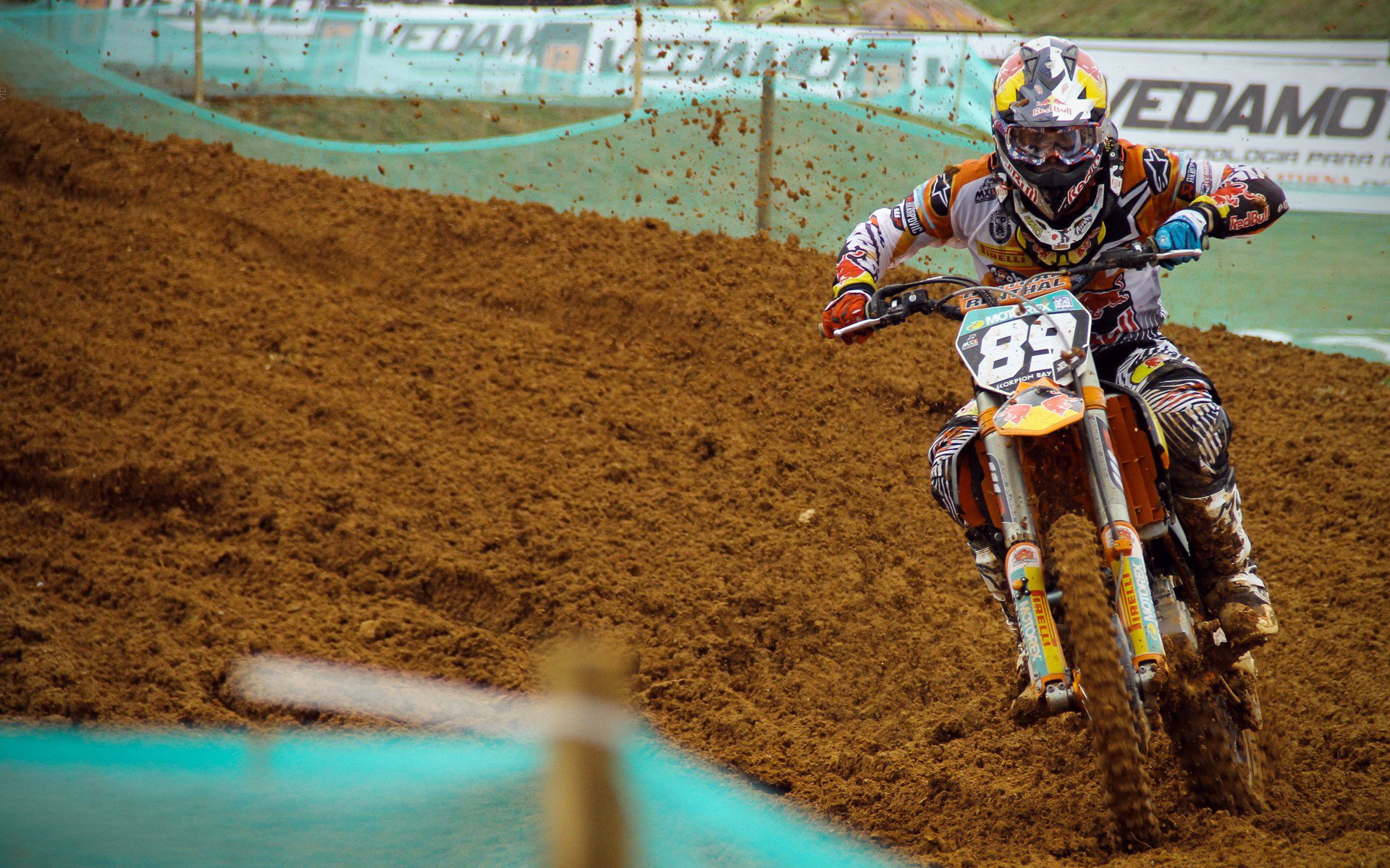 英超争冠焦点战与尤文单节拉开皇马，双线战场的战术启示